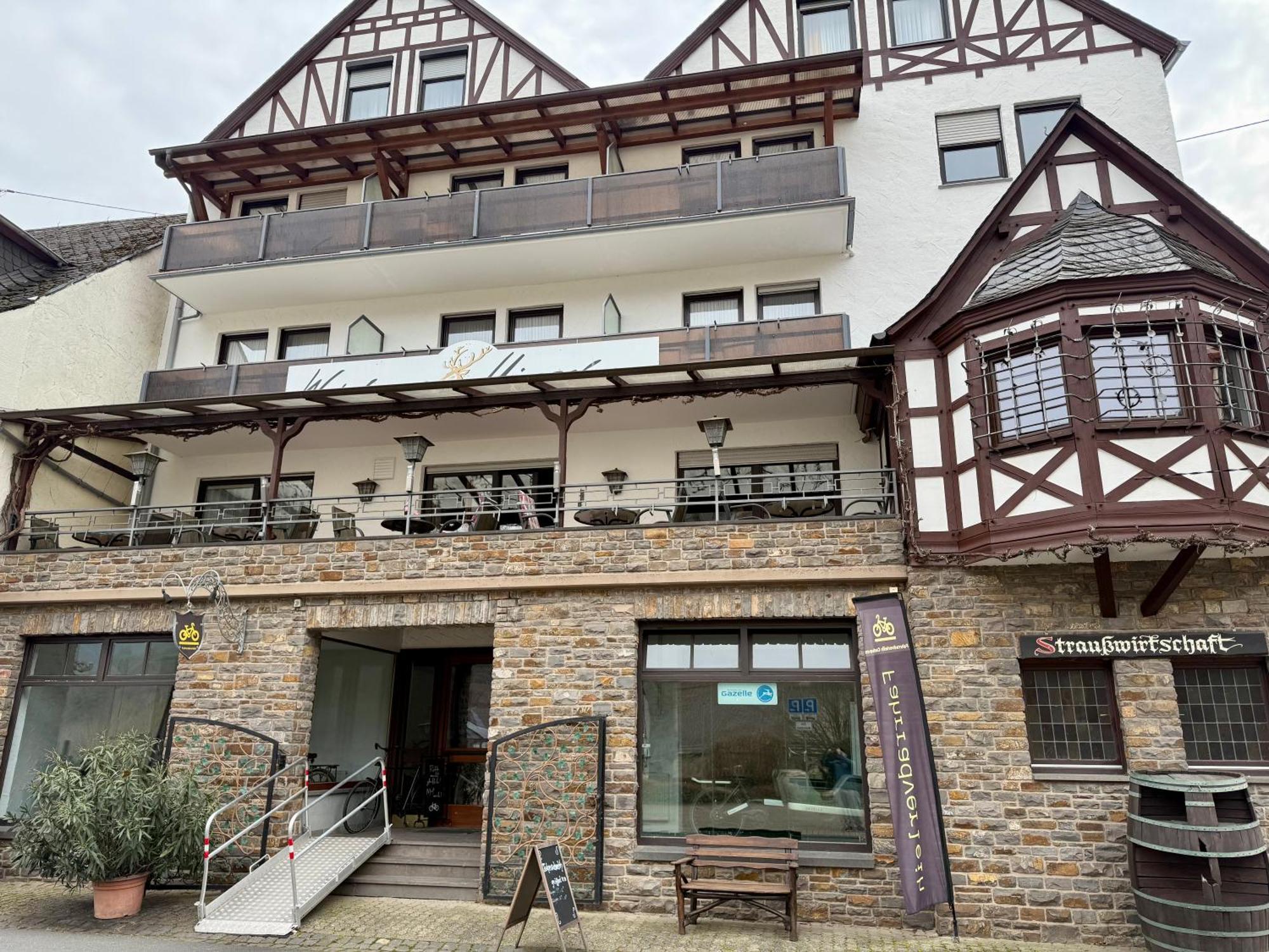 Weinhaus Hirschen Bruttig Hotel Exterior photo